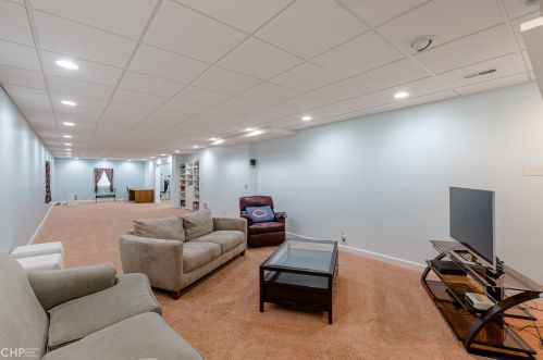 6529 Bentley Ave, Willowbrook IL 60527-1832 exterior