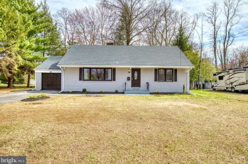 7 Diane Dr, Trenton, NJ 08628-2622