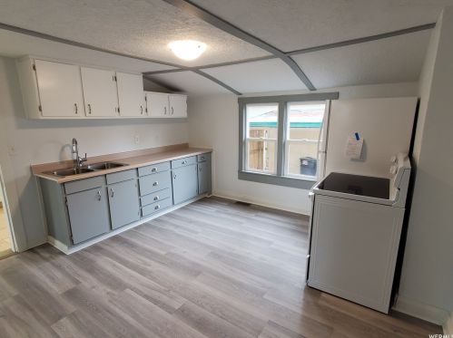 403 700, Perry UT 84302-1621 exterior