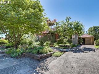 9240 Taylor St, Portland, OR 97216-2124