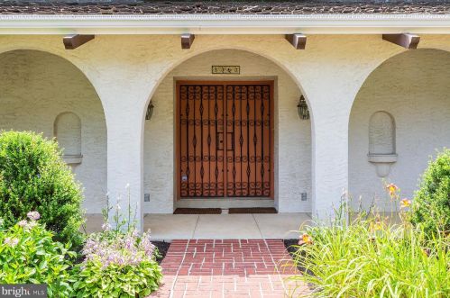 1367 Country Club Dr, Lancaster PA  17601-5209 exterior