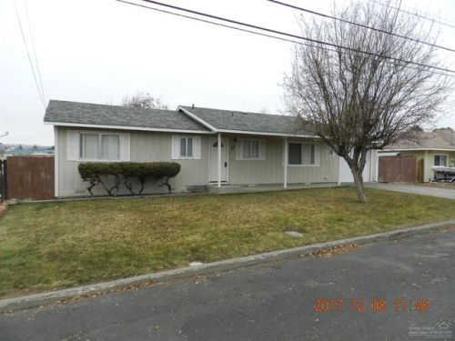 477 1st St, Metolius OR  97741-1451 exterior