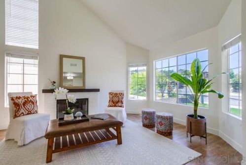 1376 Darwin Dr, Oceanside CA  92056-6618 exterior