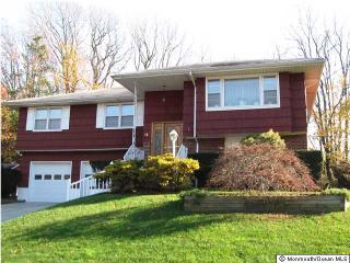 16 Gayle St, Middletown, NJ 07748-1429