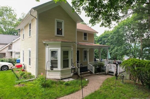 51 Aurora St, Waterbury, CT 06708-2001