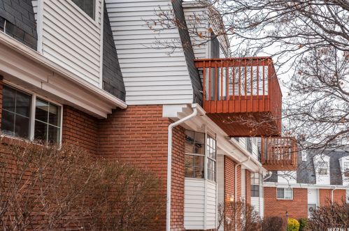 8272 Williamsburg Park Cir, Sandy UT 84070-0517 exterior