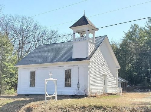 387 Church St, Sumner, ME 04220-5328