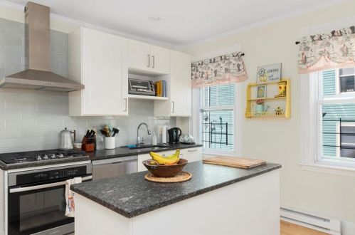 12 Pratt St, Providence, RI 02906-1425