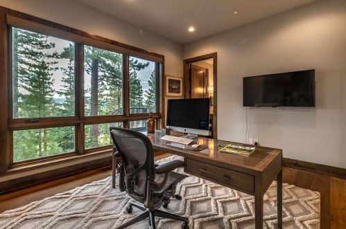 9513 Cloudcroft Ct, Truckee CA  96161-4314 exterior