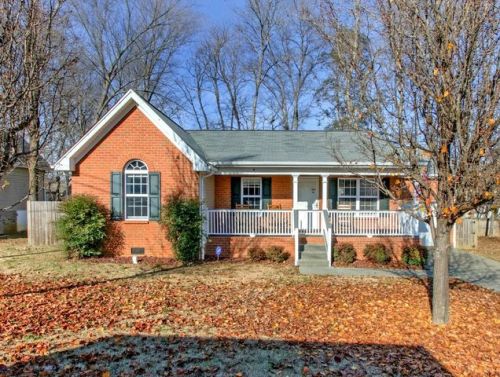 209 Christine Dr, Lebanon, TN 37087-5692