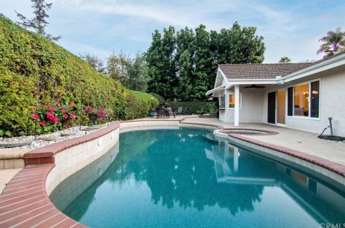 424 Oakgrove Cir, Anaheim, CA 92807-3729