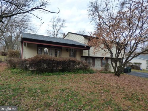 130 Fern Rd, Southampton, PA 18966-3025