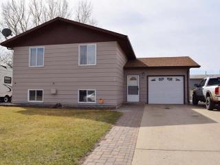 17 Mcdougall Dr, Bismarck, ND 58504-9170