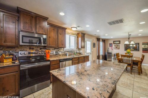 7617 4770, Taylorsville UT 84084-5508 exterior