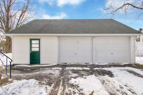 9 Burnap Rd, Windsor Locks, CT 06096-1429
