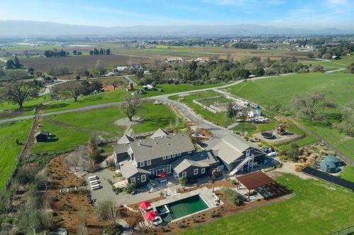 7670 Crews Rd, Gilroy CA  95020-9558 exterior
