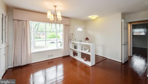 6802 Jerome St, Springfield, VA 22150-2010
