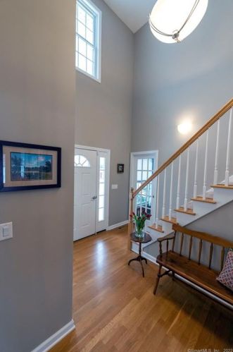 10 Sudol Ct, Cheshire, CT 06410-2753
