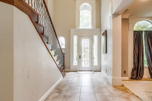 5968 Riverbend Pl, Fort Worth TX  76112-1064 exterior