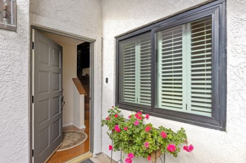 7 Cordoba Ct, Manhattan Beach, CA 90266-7242