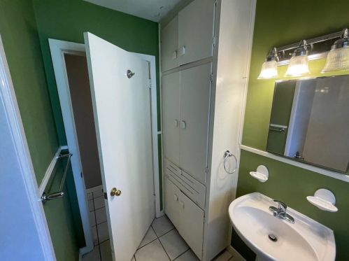 7607 Creston Ln, Austin TX  78752-1326 exterior