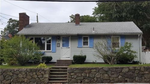 113 Arnold Rd, Coventry, RI 02816-5637