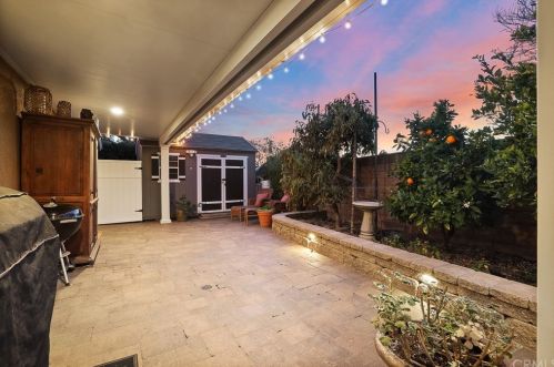 8 Campanero, Irvine CA  92620-1821 exterior