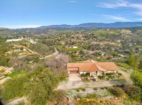 30643 Rolling Hills Dr, Valley Center, CA 92082-3352