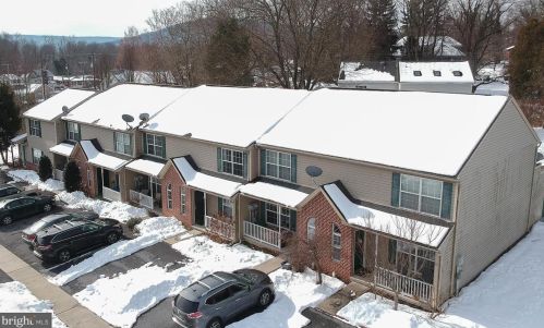 29 Petersburg Ln, Duncannon, PA 17020-1900