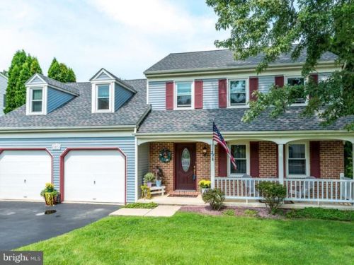 27 Briarwood Ln, Ephrata, PA 17522-9281