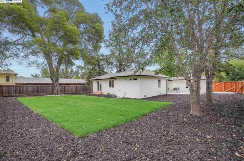 1867 Pleasant Hill Rd, Concord CA  94523-4040 exterior