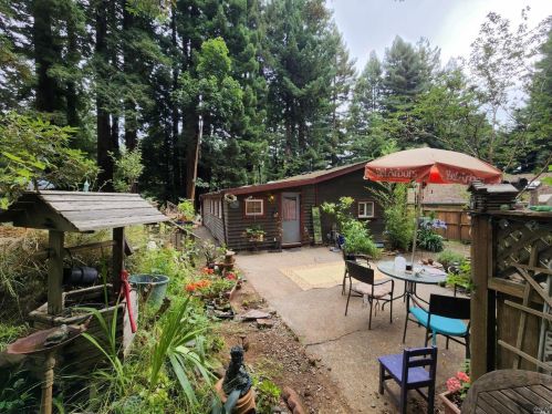 590 Grotzman Rd, Arcata, CA 95521-6453