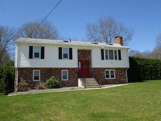 10 Andrews Dr, Lincoln, RI 02865-2202