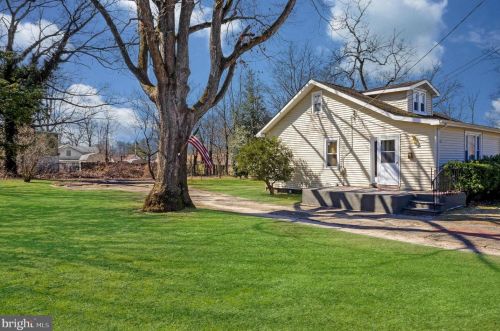 28 2nd Ave, Pine Hill, NJ 08021-3412