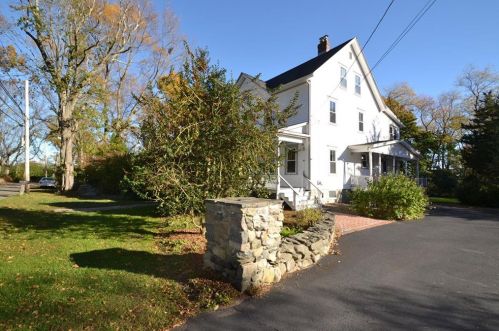 17 Maple Rd, Warren, RI 02885-1420