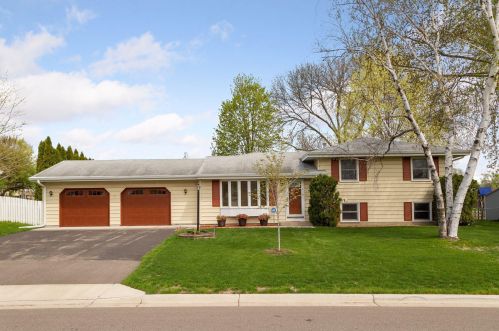 8416 Cherokee Dr, Minneapolis, MN 55428-1913
