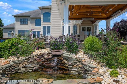 15 Pegasus Dr, Tinton Falls NJ 07724-2875 exterior