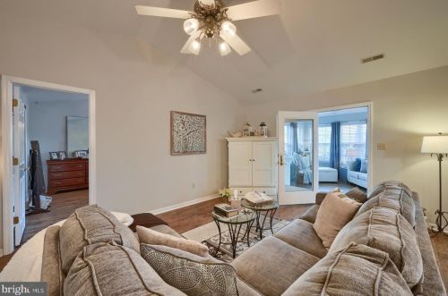 12 Mill Pond Dr, Lancaster PA  17603-7411 exterior