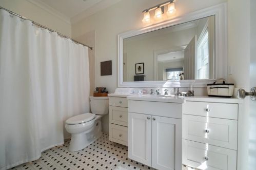 3066 Arden Rd, Atlanta GA  30305-1914 exterior