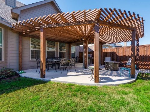 8753 Running River Ln, Fort Worth TX  76131-3373 exterior