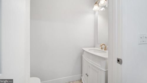 512 4 St, Philadelphia PA 19133-3105 exterior