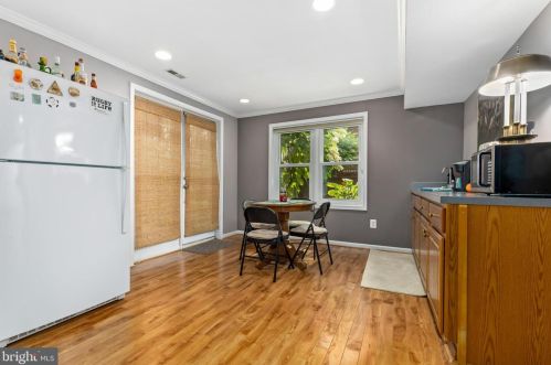 8006 Middlewood Pl, Springfield VA  22153-1928 exterior