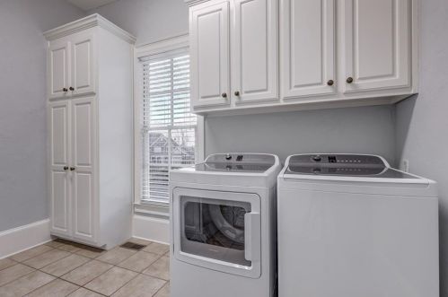 10 Highland Valley Ct, Atlanta GA  30327-4880 exterior