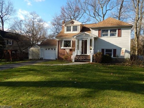 2347 Redwood Rd, Scotch Plains, NJ 07076-2117