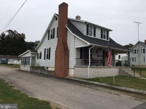 1216 Baltimore St, Hanover, PA 17331-4405