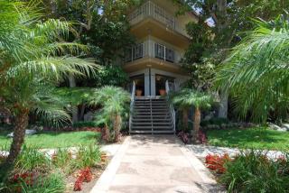 6401 Warner Ave, Huntington Beach CA  92647-5121 exterior