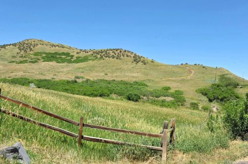 2070 Un Dr, Aurora CO 80015-6600 exterior