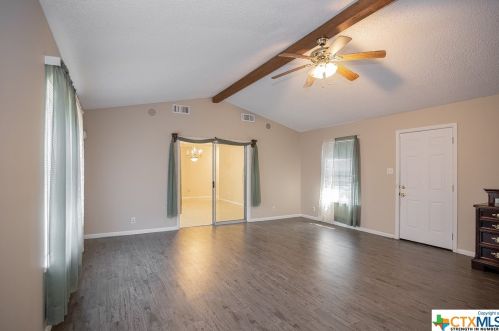 302 Avalon Dr, Victoria, TX 77901-3689