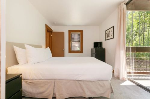 3069 Silver Strike, Truckee CA  96161-4207 exterior