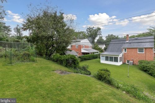 8421 Chippewa Rd, Philadelphia PA 19128-1206 exterior